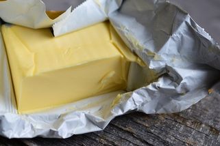 Pokud by u nás byl Putinův „blahobyt“, důchodci by za čtvrtku másla zaplatili 312 korun - Médium.cz